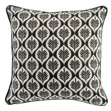 Lade das Bild in den Galerie-Viewer, Kissen mit Inlet Blätter 40 x 40 weiß schwarz