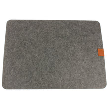 Lade das Bild in den Galerie-Viewer, Platzset Filz mit Leder 4Stk. Grau