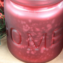 Lade das Bild in den Galerie-Viewer, Teelichthalter 4St. Glas, auf Holzplatte mit Zweigen + Tannenzapfen, rot matt