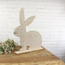 Lade das Bild in den Galerie-Viewer, XL Hase Filz, sitzend 44 cm