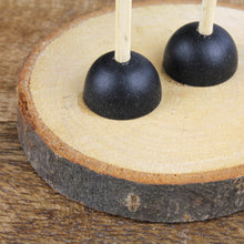 Lade das Bild in den Galerie-Viewer, Holzelch stehend rot&weiß