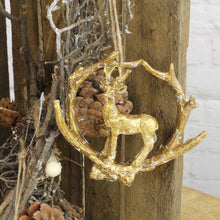 Lade das Bild in den Galerie-Viewer, Hirsch Aufhänger im Geweih antik gold 2er Set