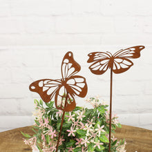 Lade das Bild in den Galerie-Viewer, 2er Set Gartenstecker Schmetterling Rost Metall