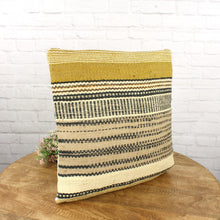 Lade das Bild in den Galerie-Viewer, Kissen Boho