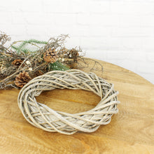 Lade das Bild in den Galerie-Viewer, Weidenkranz Grau klein 30 cm