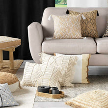 Lade das Bild in den Galerie-Viewer, Makramee Kissen Beige 40 x 40 cm