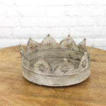 Lade das Bild in den Galerie-Viewer, Krone Metall Groß - Antikgrau