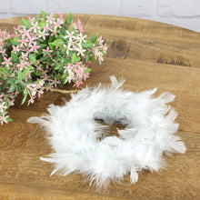 Lade das Bild in den Galerie-Viewer, Federkranz hellgrau 15 cm