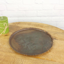 Lade das Bild in den Galerie-Viewer, Dekoteller Eisen antikrost patiniert 28 cm