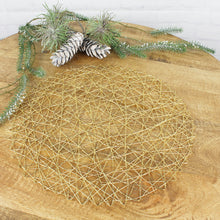 Lade das Bild in den Galerie-Viewer, 2er Set Platzset Gold geflochten