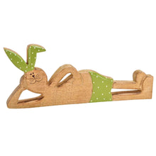 Lade das Bild in den Galerie-Viewer, Hase liegend Holz braun grün