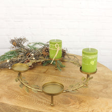 Lade das Bild in den Galerie-Viewer, Adventskranz mit Blätter Gold patiniert