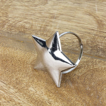 Lade das Bild in den Galerie-Viewer, 4er Set Serviettenringe Stern Silber