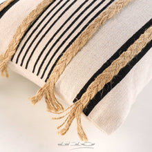 Lade das Bild in den Galerie-Viewer, Kissen Beige Schwarz Jute 30 x 50 cm