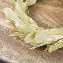 Lade das Bild in den Galerie-Viewer, Federkranz gold 15 cm