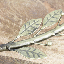 Lade das Bild in den Galerie-Viewer, Adventskranz mit Blätter Gold patiniert