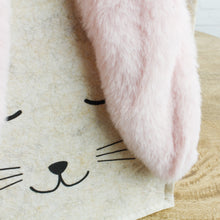 Lade das Bild in den Galerie-Viewer, Filztasche Hase Beige Rosa 20 cm