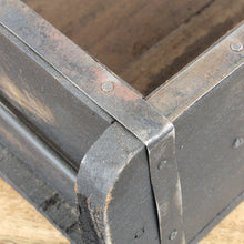 Lade das Bild in den Galerie-Viewer, Ziegelform Schwarz antik