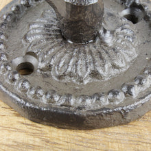 Lade das Bild in den Galerie-Viewer, Wandhaken dunkelrost patiniert