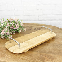 Lade das Bild in den Galerie-Viewer, Holztablett oval mit Metallgriff Silber