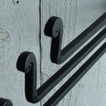 Lade das Bild in den Galerie-Viewer, Handtuchhalter Geschmiedet Schwarz