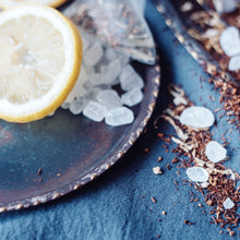 Lade das Bild in den Galerie-Viewer, Dekoteller Eisen antikrost patiniert 28 cm