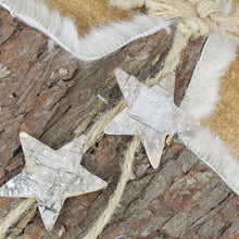 Lade das Bild in den Galerie-Viewer, 2er Set Holzstern mit Fell cm