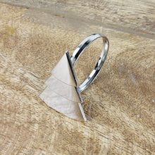 Lade das Bild in den Galerie-Viewer, 4er Set Serviettenringe Tanne Silber