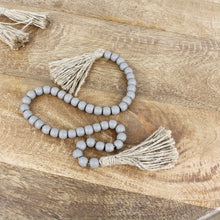Lade das Bild in den Galerie-Viewer, Girlande Holzperlen Grau