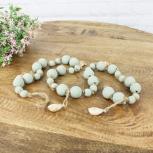 Lade das Bild in den Galerie-Viewer, Dekokette Muscheln, seilbeilgrün