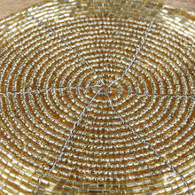 Lade das Bild in den Galerie-Viewer, Untersetzer gold Perlenbestickt