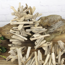 Lade das Bild in den Galerie-Viewer, Treibholzgirlande 100 cm