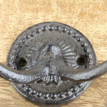 Lade das Bild in den Galerie-Viewer, Wandhaken dunkelrost patiniert