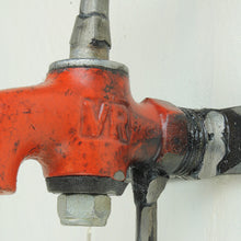 Lade das Bild in den Galerie-Viewer, Wandhaken Wasserhahn