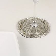 Lade das Bild in den Galerie-Viewer, 6er Set Glasuntersetzer rund Perlenbestickt