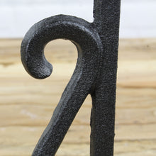 Lade das Bild in den Galerie-Viewer, Doppelwandhaken Gusseisen schwarz