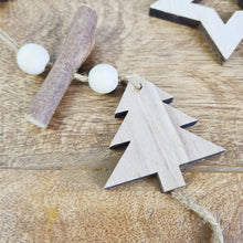 Lade das Bild in den Galerie-Viewer, 2er Set Girlande Holz Tannenbaum / Stern