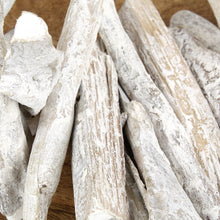 Lade das Bild in den Galerie-Viewer, Treibholzgirlande 80 cm weiß
