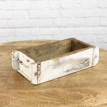 Lade das Bild in den Galerie-Viewer, Ziegelform aus Holz, Antik-Weiß