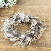 Lade das Bild in den Galerie-Viewer, Federkranz braun 15 cm
