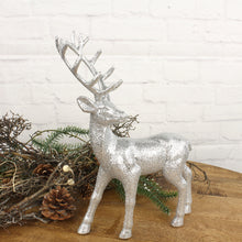 Lade das Bild in den Galerie-Viewer, Hirsch stehend Silber glitzer 31,5 cm