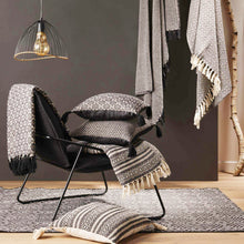 Lade das Bild in den Galerie-Viewer, Set Kissen Decke Schwarz Beige