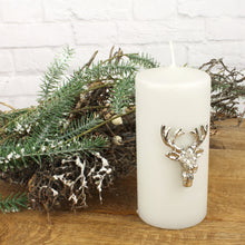 Lade das Bild in den Galerie-Viewer, 4er Set Kerzenstecker Hirschkopf silber Alu