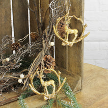 Lade das Bild in den Galerie-Viewer, Hirsch Aufhänger im Geweih antik gold 2er Set