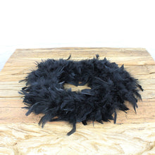 Lade das Bild in den Galerie-Viewer, Federkranz Schwarz 35 cm