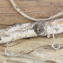 Lade das Bild in den Galerie-Viewer, Deko Holz Stange zum Hängen mit Haken / 50 cm / Birkenholz