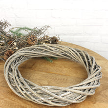 Lade das Bild in den Galerie-Viewer, Weidenkranz Grau groß 40 cm