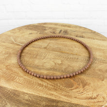 Lade das Bild in den Galerie-Viewer, Holzperlenkranz Ringhänger Natur Hellbraun 35 cm