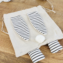 Lade das Bild in den Galerie-Viewer, 2er Set Stoffbeutel mit Hasenohren Schwarz Weiß