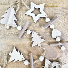 Lade das Bild in den Galerie-Viewer, 2er Set Girlande Holz Tannenbaum / Stern